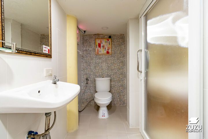 Room 15 of 22