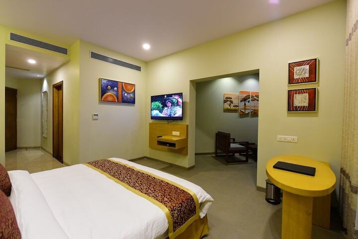 Room 8 of 11