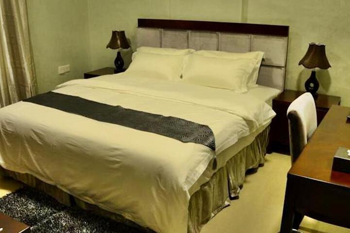 Room 5 of 6