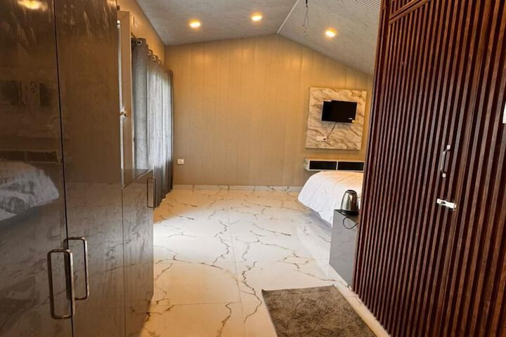 Room 10 of 64