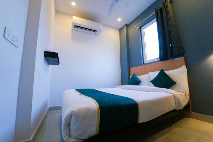 Room 9 of 18