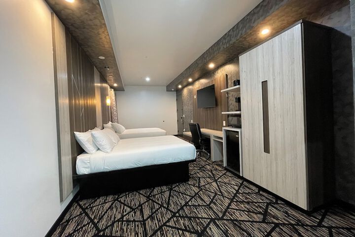 Room 13 of 18
