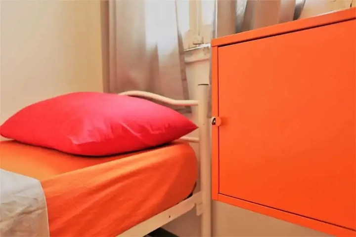 Room 3 of 10