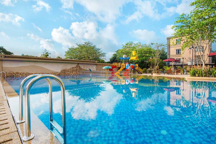 Hotel Pool