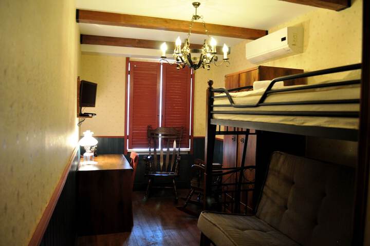 Room 6 of 25