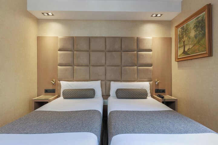 Room 10 of 56
