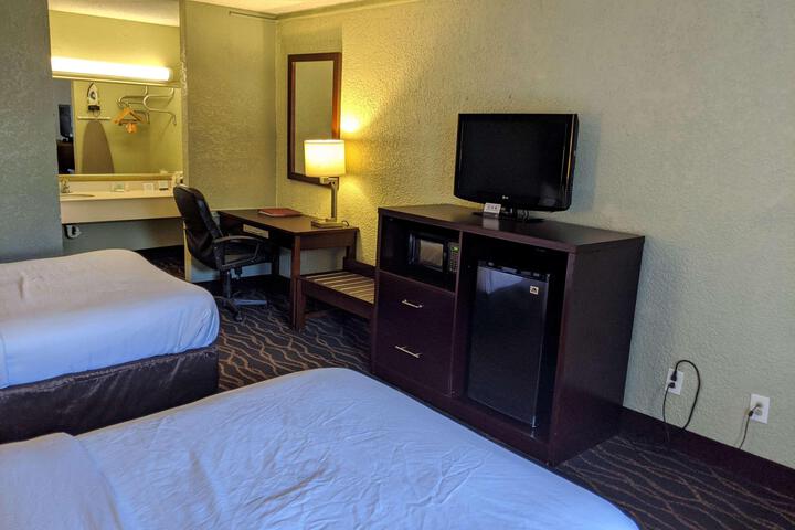 2 Double Beds (23 of 30)