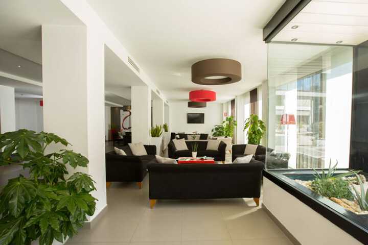 Entrance & Lobby