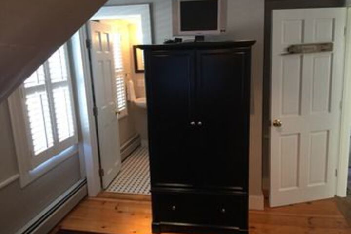 Room 13 of 42
