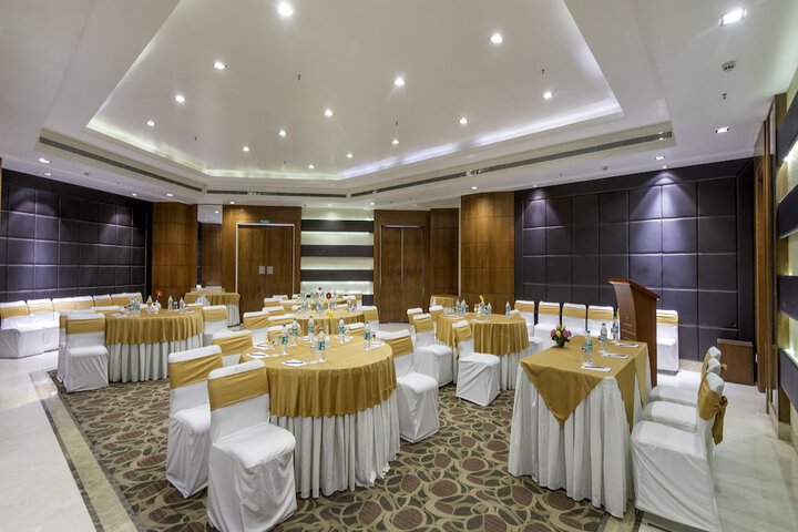 Ballroom/Hall 43 of 60