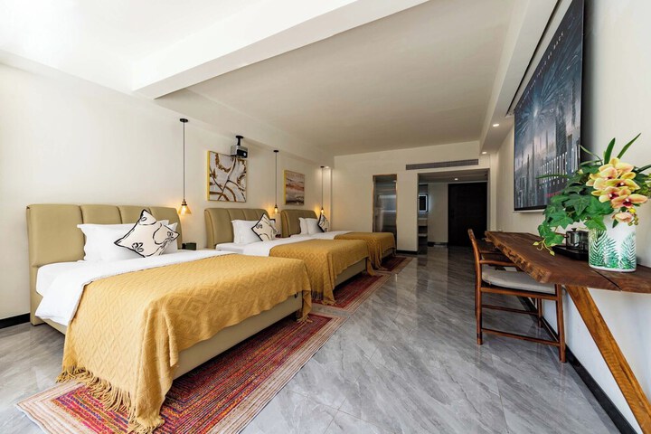 Room 3 of 65