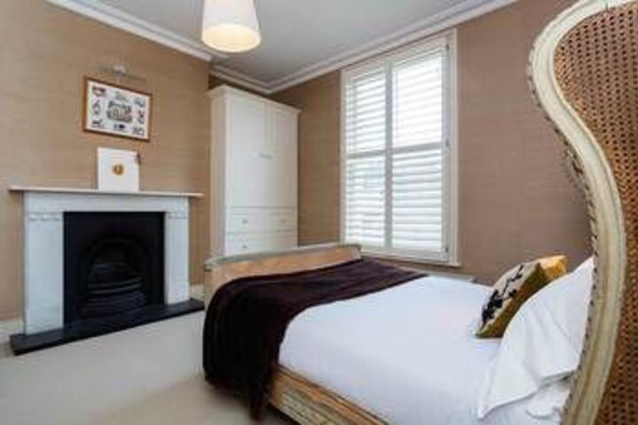 Room 9 of 28