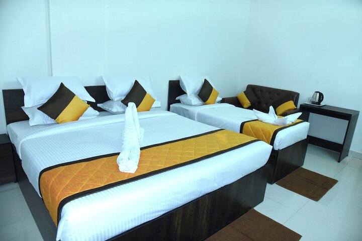 Room 4 of 12