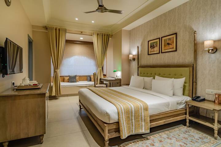 Room 4 of 27