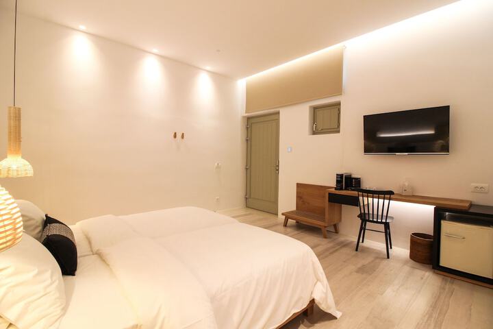 Room 17 of 54