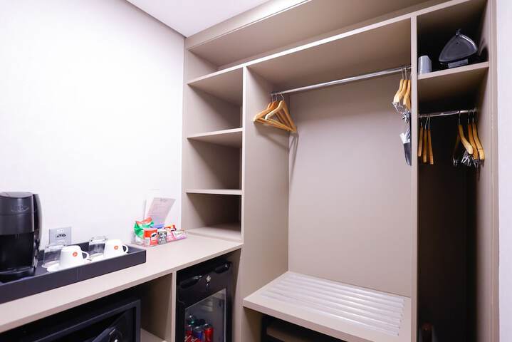 Room 30 of 143