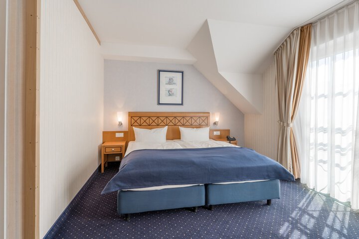 Room 3 of 34