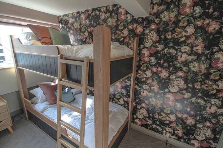 Room 50 of 136