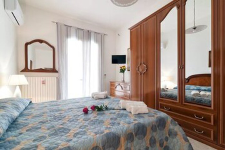 Room 15 of 27