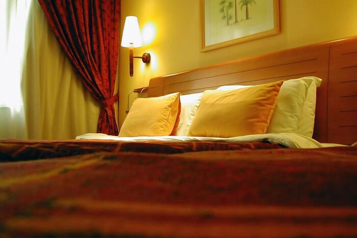 Room 9 of 32