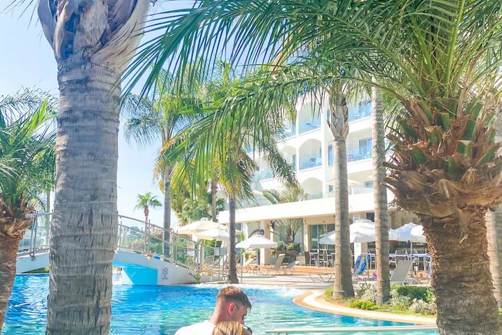 Pool Hotel