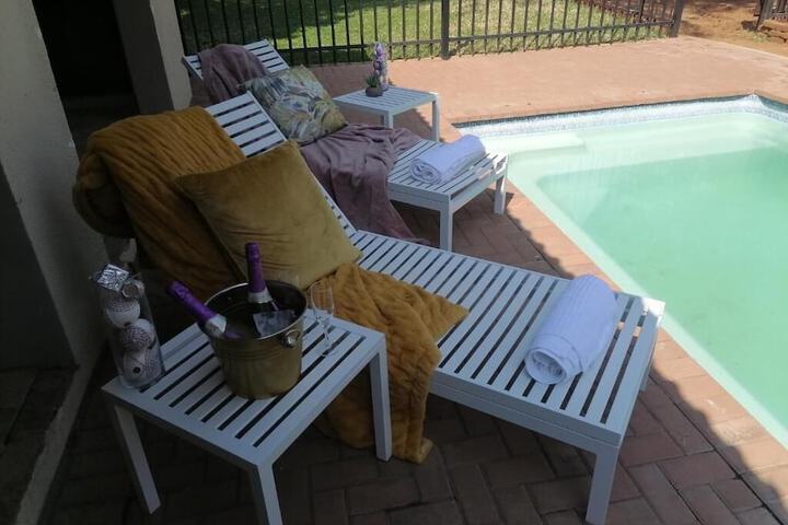 Pool 4 of 9