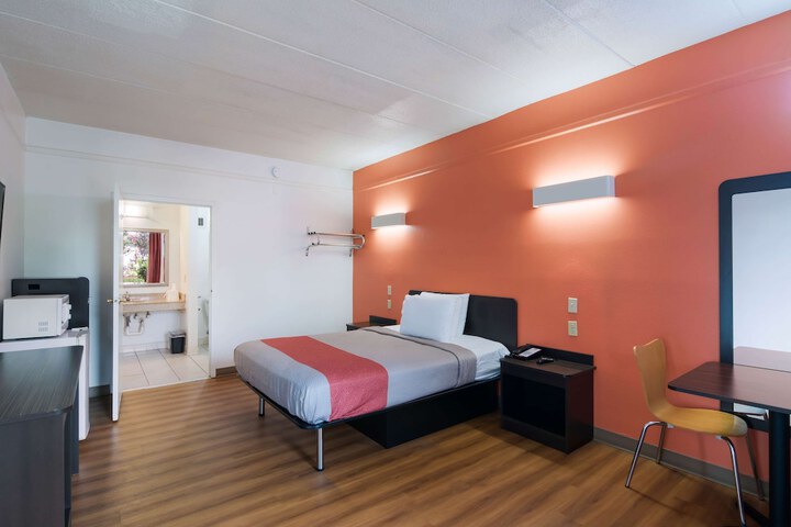 1 Queen Bed Accessible (1 of 6)