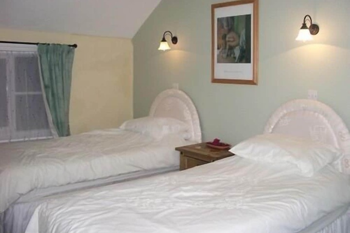 Room 3 of 10