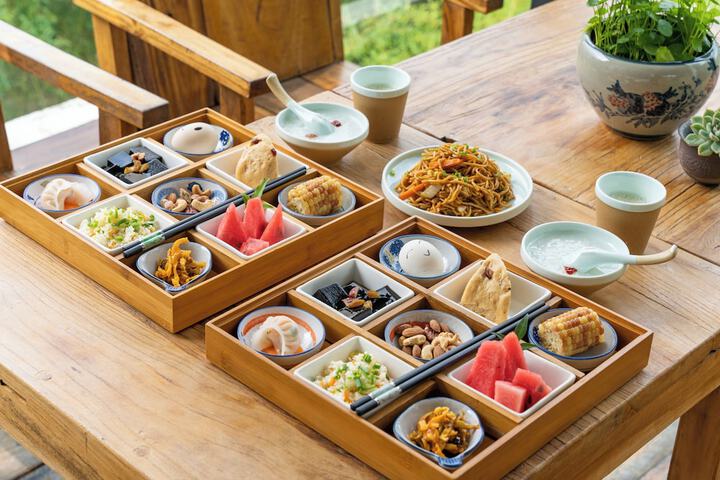 Breakfast/Coffee Service 200 of 259