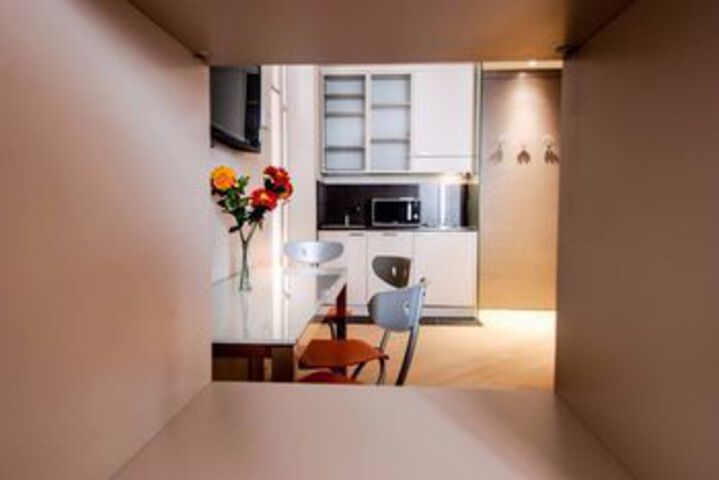 Room 10 of 12