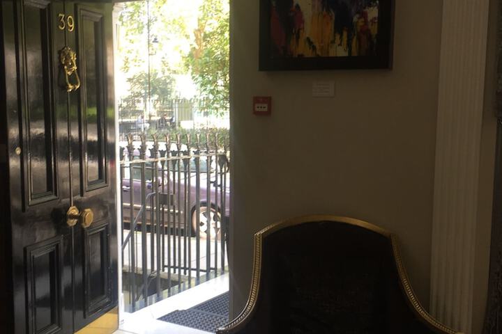 Hotel 2 of 71