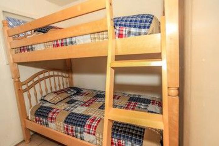 Room 6 of 27