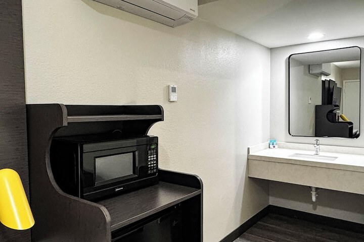 Room 25 of 41