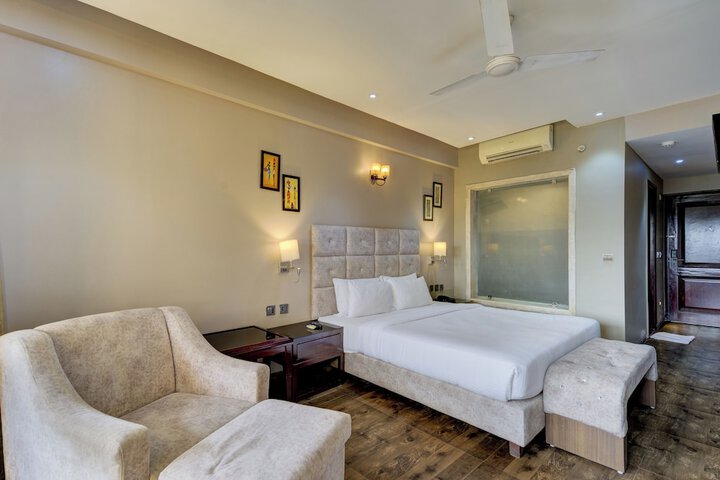Room 38 of 102