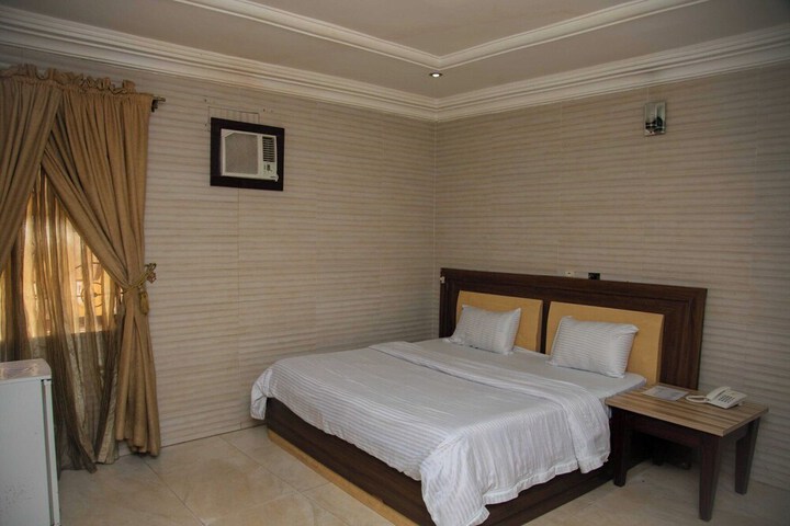 Room 2 of 13