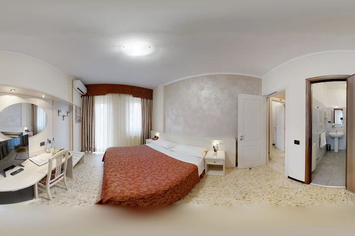 Room 19 of 77