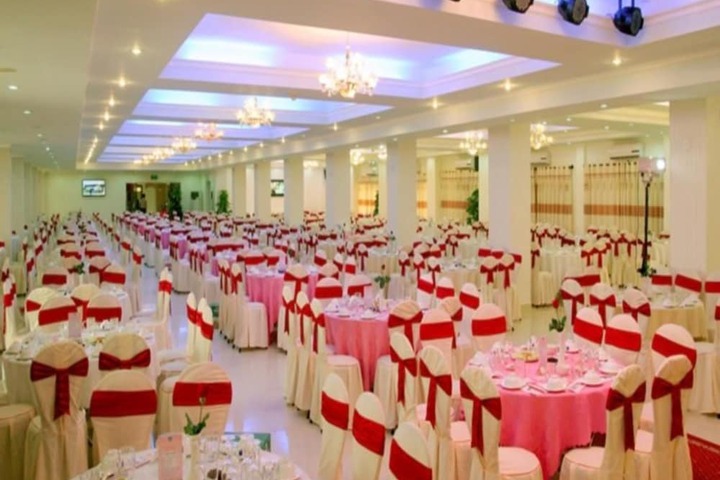 Ballroom/Hall 12 of 17
