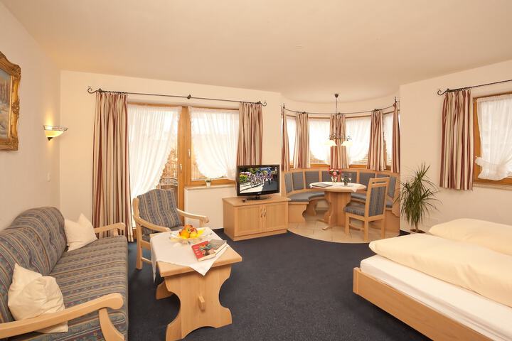 Room 3 of 61