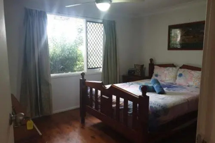 Room 4 of 16