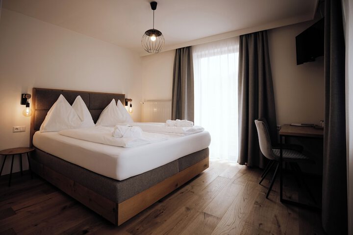 Room 10 of 73