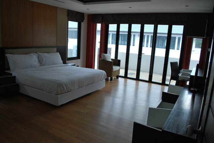 Room 11 of 66