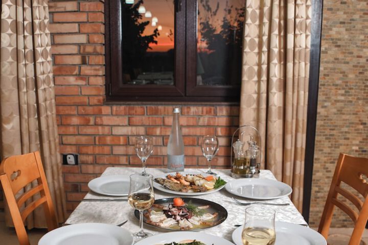 Dining 51 of 73