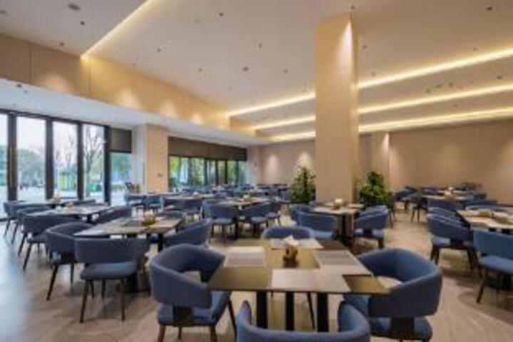 Bo Shi Hotel (Wuhan International Expo Center North Subway Station)