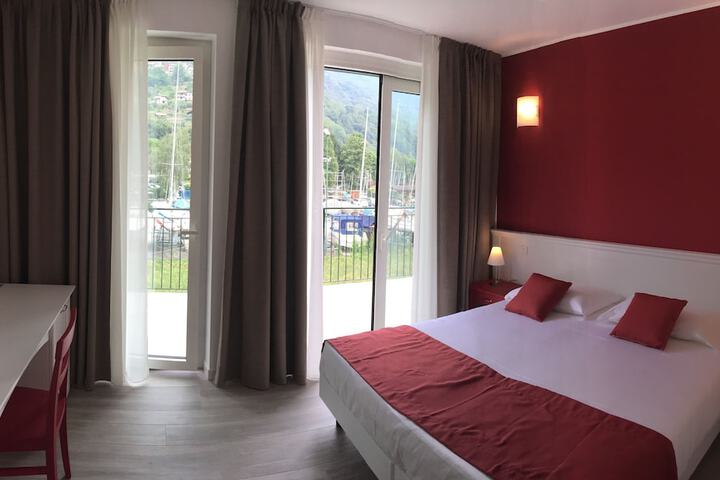 Room 4 of 32