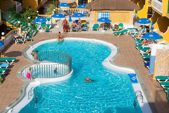 Hotel Pool