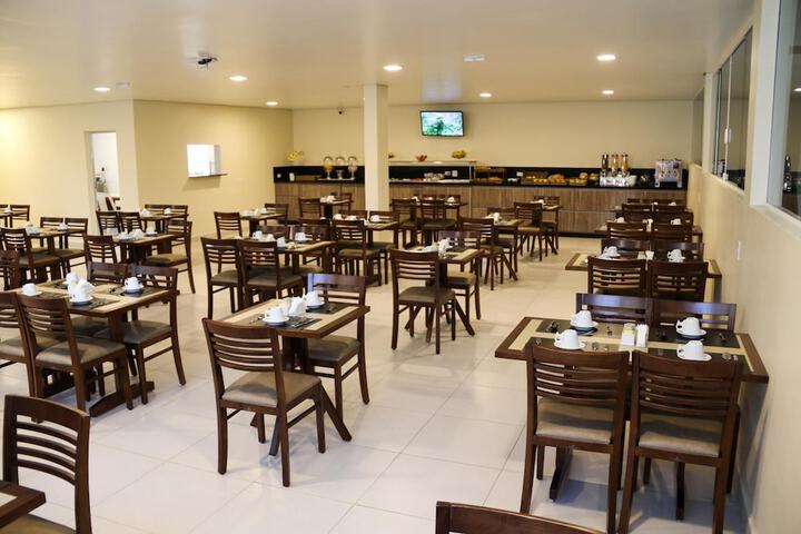 Dining 36 of 60
