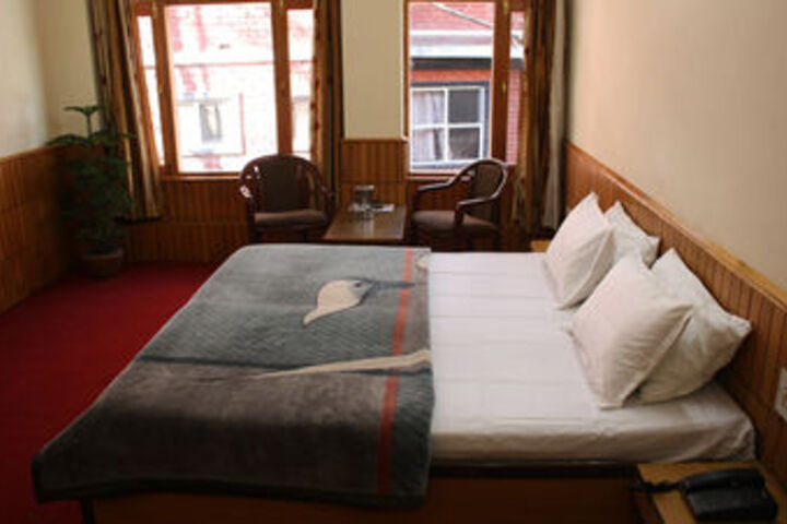 Room 16 of 18
