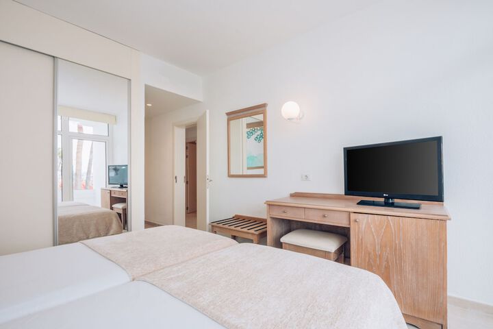 Room 8 of 64