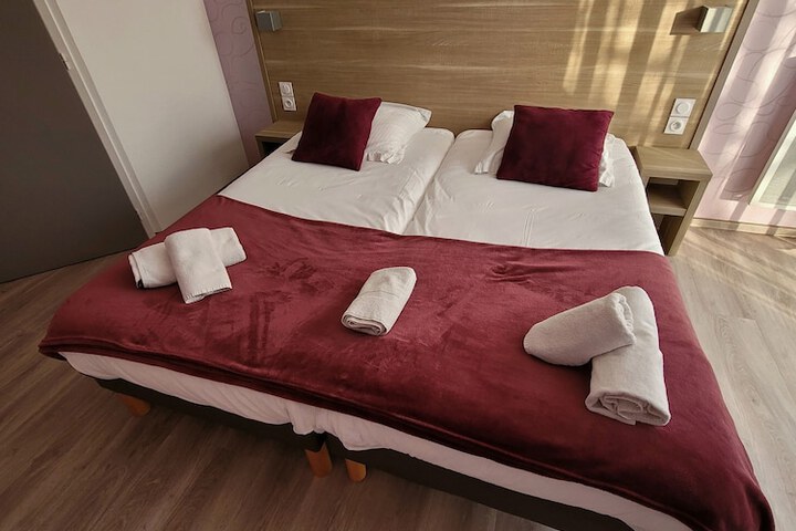 Room 5 of 49