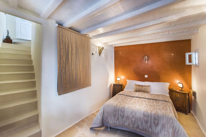 Room 8 of 218